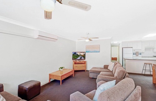 Avoca Beach Apartment | Al Mare 6 - Easy Walk to the Beach and Air-con