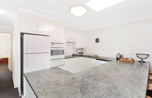 Avoca Beach Apartment | Al Mare 6 - Easy Walk to the Beach and Air-con