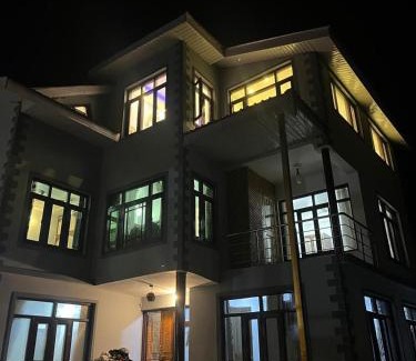 Nishat-Shalimar Bed & Breakfast | Al Mubeen home stay