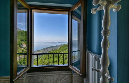 Musaga House | Al Pos by Theater Home, with marvellous lake view