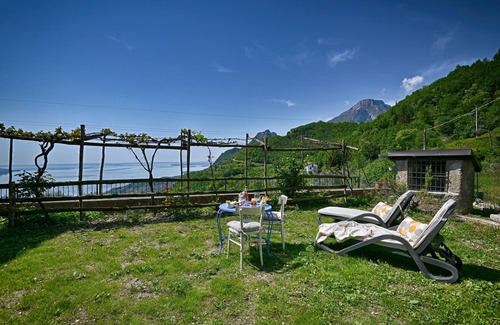 Musaga House | Al Pos by Theater Home, with marvellous lake view