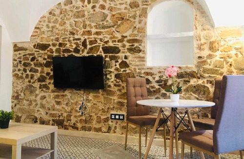 Margallo Apartment | Al-Qazeres Suites