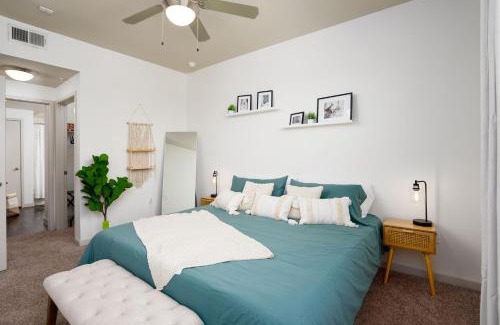 Terrell Heights Apartment | Alamo Chic King Bed Refreshing Office Desk w/Pool