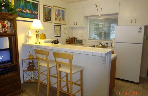 Alamo Cottage | Alamo Guesthouse Private and Secluded. Country living next to the city life.