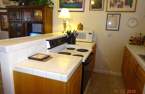 Alamo Cottage | Alamo Guesthouse Private and Secluded. Country living next to the city life.