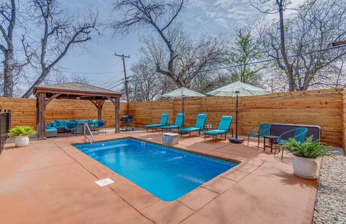 Northwest Los Angeles Heights House | Alamodome 6 mi, 5 BDRMS, Movie Rm, Pool, PS5, XBOX