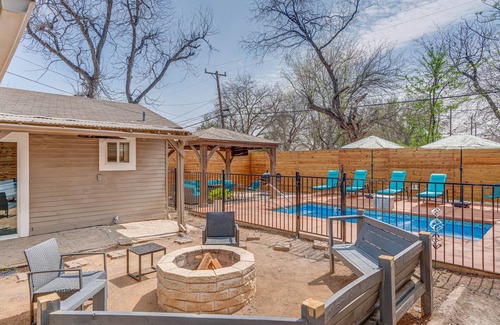Northwest Los Angeles Heights House | Alamodome 6 mi, 5 BDRMS, Movie Rm, Pool, PS5, XBOX