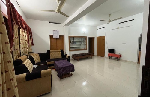 Perumbaikad Apartment | Alappattu home stay