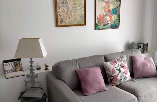 Comigne House | Alaric Lodge: gîte champêtre avec parking privé.