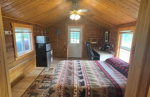Badger Bed & Breakfast | Alaska log cabins on the pond B & B