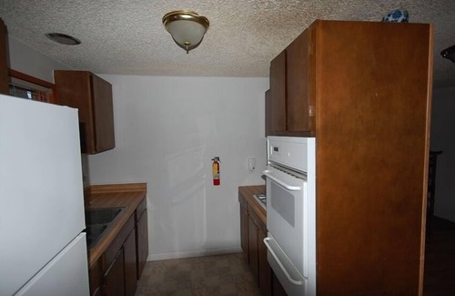 Spenard Apartment | Alaska-the Most Picturesque Place on Planet Earth (The Roosevelt)