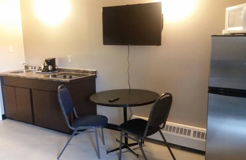 Fox Creek Hotel | Alaskan Motel