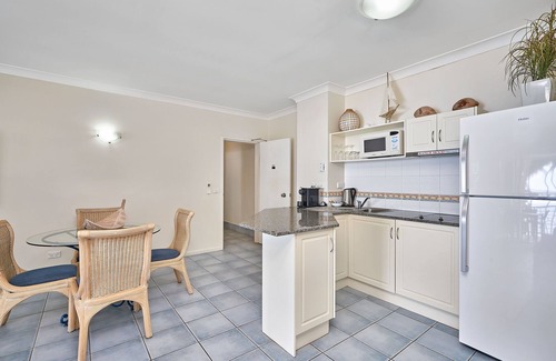 Palm Cove Apartment | Alassio Beachfront Apartment 302