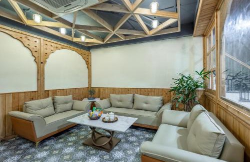 Shimla Apartment | Alaya Stays 6 BHK With Garden - Evaara Woods Hilltop