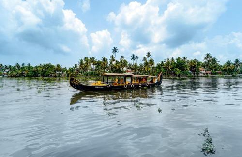 Mankombu Resort | Alaya Stays Palm Dale Heritage Backwater Retreat with Garden & Restaurant