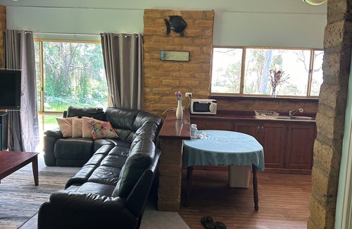 Elleker House | Albany area -Cosy retreat nestled amongst Karri trees