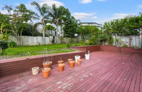 Fairview Heights Apartment | Albany Bolthole with Queen Beds and Kitchenette