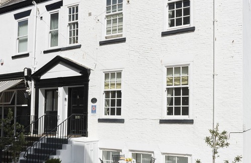 West Cliff Cottage | ALBANY HOUSE, WHITBY, family friendly, with a garden in Whitby