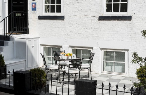 West Cliff Cottage | ALBANY HOUSE, WHITBY, family friendly, with a garden in Whitby