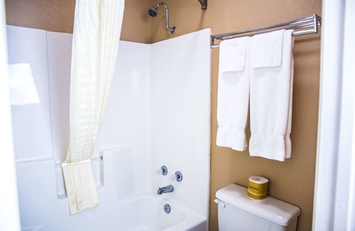 Albany Hotel | Albany Inn & RV Campground