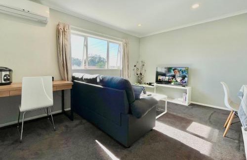 Rosedale House | Albany Modern Private 2 bedroom 2 bathroom with Full Kitchen Netflix