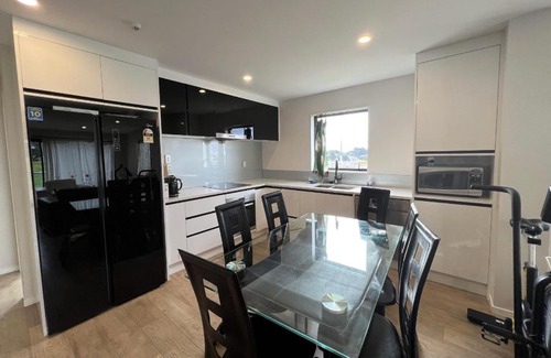 Oteha House | Albany Peony HomeStay