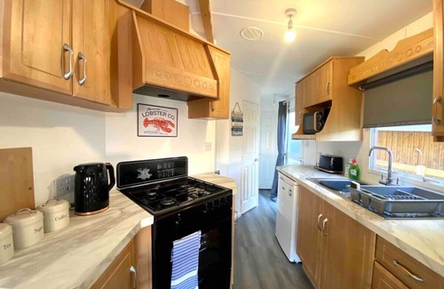Knott End-on-Sea House | Albany Sleeps 4 Caravan Family Camping Lancashire