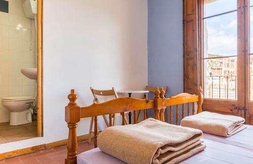 Salas de Pallars Apartment | Alberg La Solana - 13 - Double Room With Two Single Beds (2 Guests)