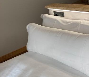 Puente La Reina Hostel | Albergue Jakue