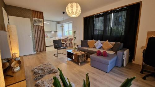Blejoi Apartment | Albert Garden Retreat
