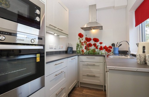 Battle Cottage | ALBIE’S END, character holiday cottage, with a garden in Battle