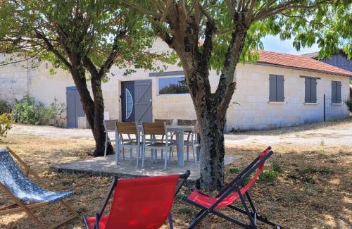 Galgon House | Albizia rouge - Gîte de charme à la campagne
