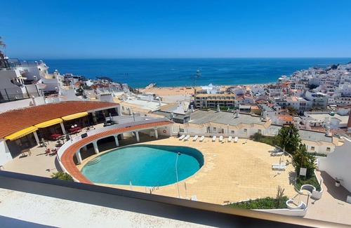 Albufeira Apartment | ALBUFEIRA 3-person apartment with sea view and old town