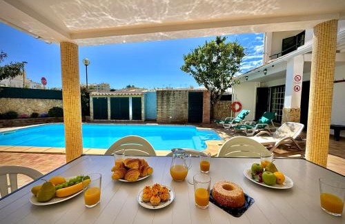 Urbanizacao dos Calicos Villa | Albufeira Summer Villa 1 With Pool by Homing