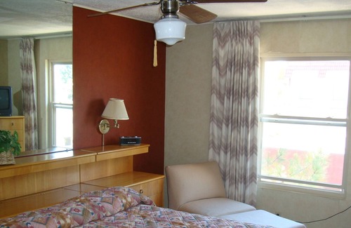 Rio Rancho Condo | Albuquerque Int'l Balloon Fiesta 2BR/2Bath Condo Sleeps 6. Washer/Dryer. Balcony