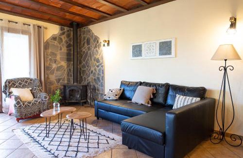 Mont-roig del Camp Villa | AldeaMia, Cozy villa for 8 people, pool, mountain view, beach at 8 min