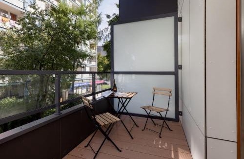 Muranow Apartment | Aleja Solidarności 60B by Noclegi Renters