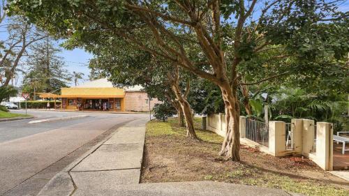 Avoca Beach House | Alemar Close To Beach, Shops and Cafes Accom Holidays