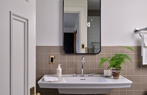 Detroit Bed & Breakfast | ALEO