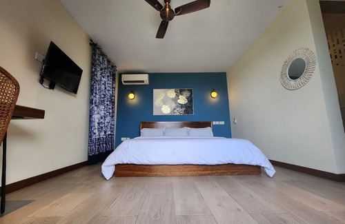Ada Hotel | Aleri's Garden