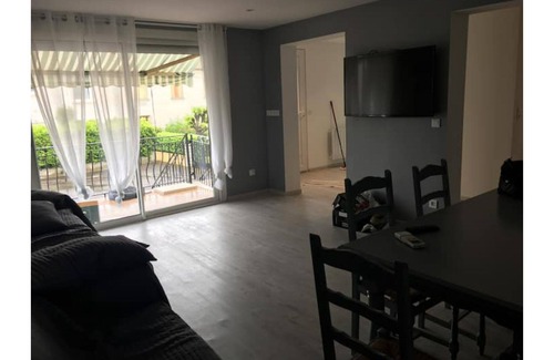 Ales Apartment | ALES T4 furnished +garden + parking.