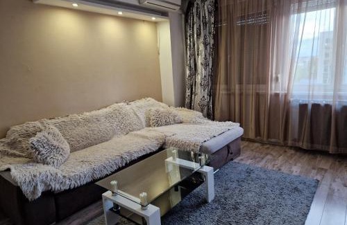 13th District Apartment | Alex Apartman free garage 400mts