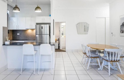 Surfers Paradise Apartment | Alexander Apartments - Hosted by Coastal Letting