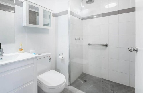 Surfers Paradise Apartment | Alexander Apartments - Hosted by Coastal Letting