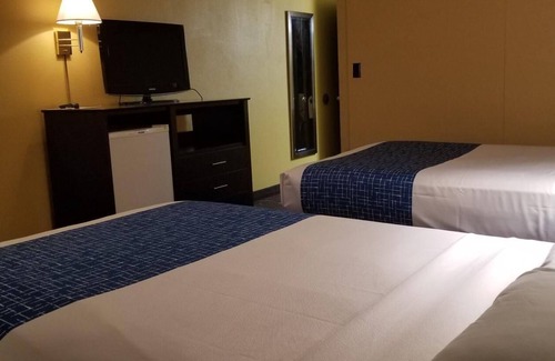 Park River Hotel | Alexander House Motel