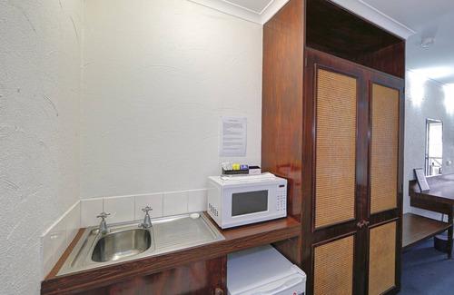 Bundaberg West Hotel | Alexandra Park Motor Inn