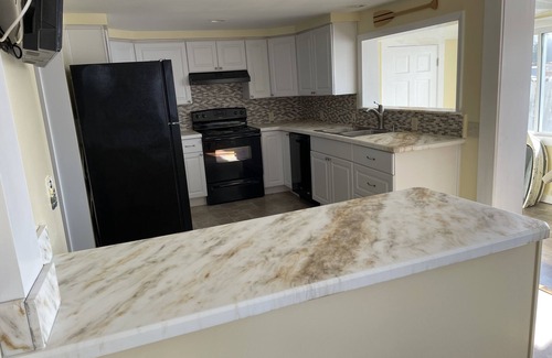 Alexandria Bay Cottage | Alexandria Bay, 1000 Islands Waterfront Cottage For Rent directly on the water,