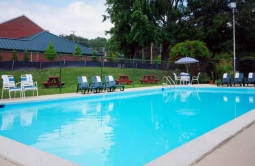Groveton House | ALEXANDRIA! Come one, come all. Recharge, Enjoy 11