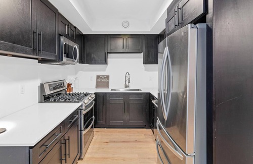 Minneapolis Apartment | Aleyeh Suites Lower-Level Unit 1
