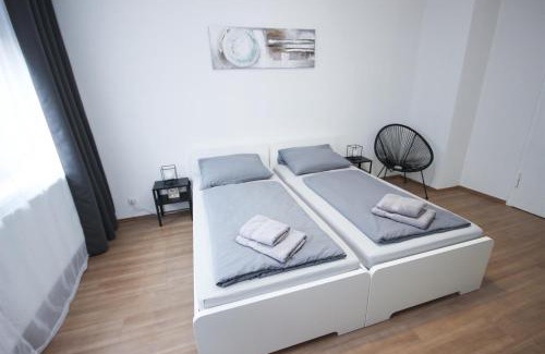 Neue Vorstadt Apartment | ALFA Stuttgart City 4ZW Beste City Lage Berliner Platz max 8 Personen Netflix Küche WM l 4BR 7 Beds 8 people l Fully equipped Kitchen & Bathroom